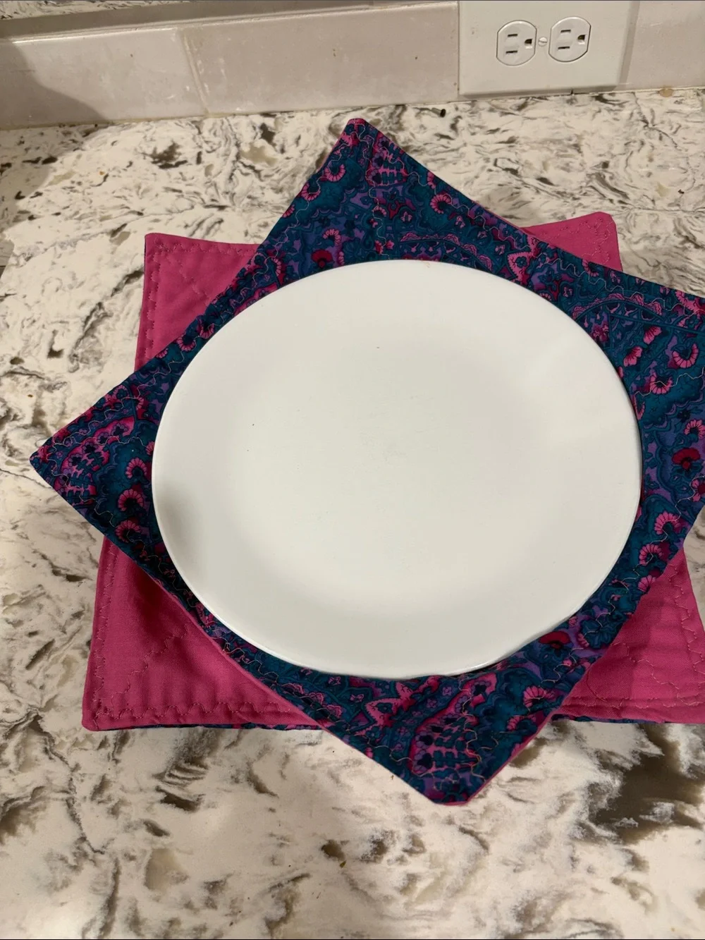 Bowl and plate cozy set